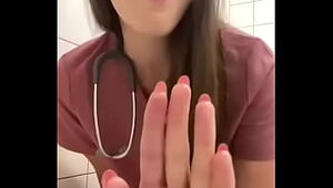 enfermera se masturba en el baÃ±o del medical center
