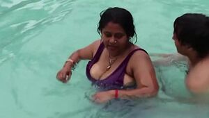 Scorching uber-sexy desi aunty showcasing body in the pool