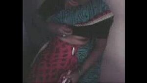Indian Maid flashing bod herself to webcam