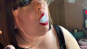 Plus-size Domme Tina Snua Chain Smokes 2 Superking Ciggies With Lots Of Nose Exhales